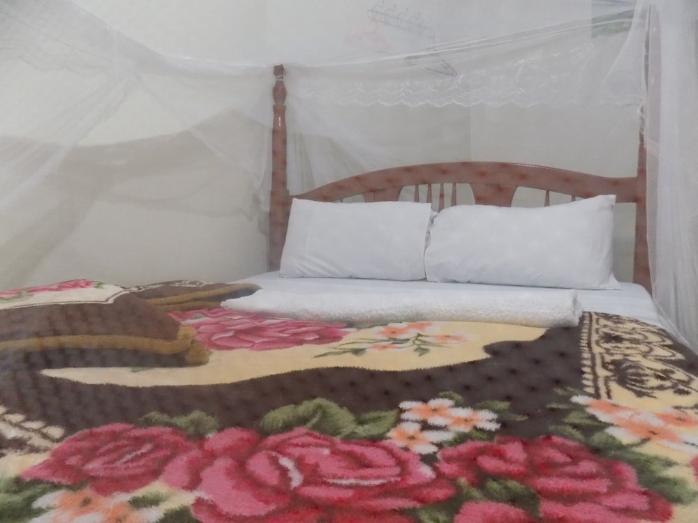 Фото R & R Gardens