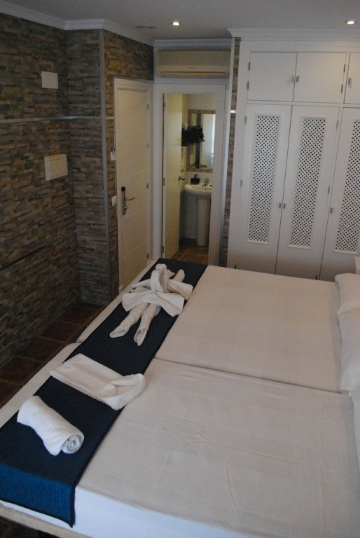 Фото Hostal Costa de la Luz