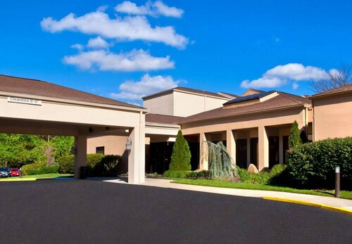 Внешний вид отеля Courtyard by Marriott Lincroft Red Bank в Миддлтауне Тауншипе, фото 4