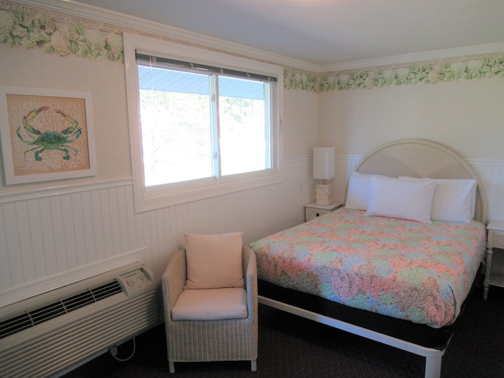 Фото Falmouth Heights Motor Lodge