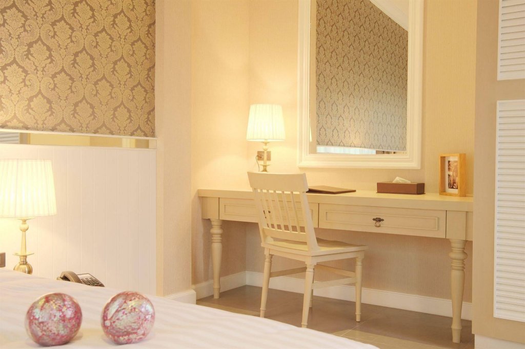 Фото The Raya Surawong Bangkok