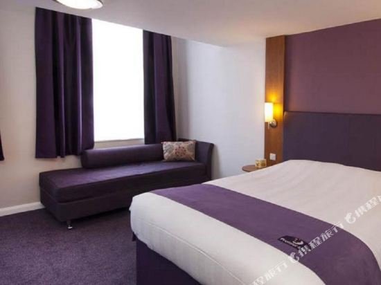 Фото Premier Inn London City Tower Hill