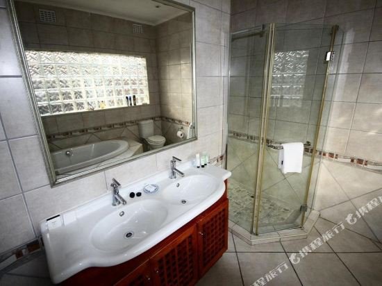 Фото Whalesong Guest House