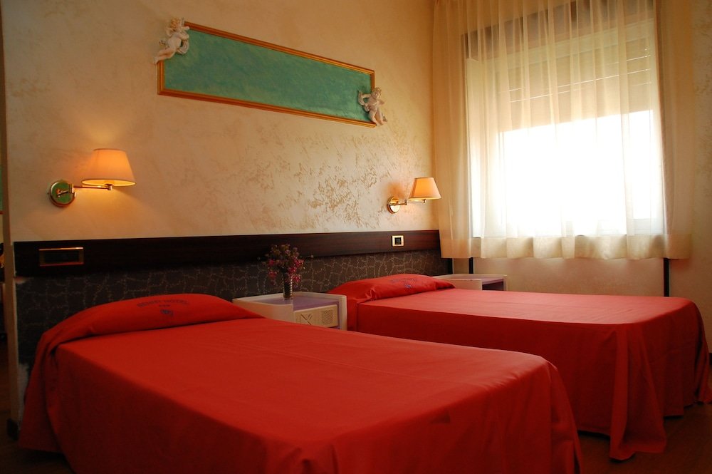 Фото Benny Hotel