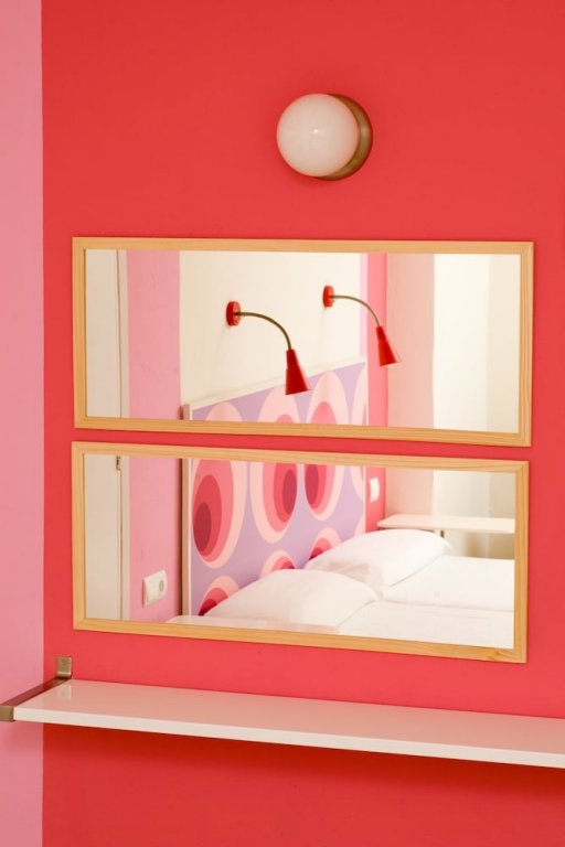 Фото Hostal Can Jurat