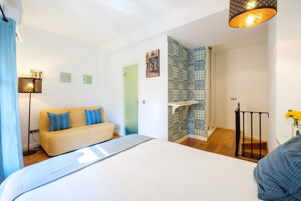 Фото Apartamentos con patio junto a la catedral by Toledo Ap