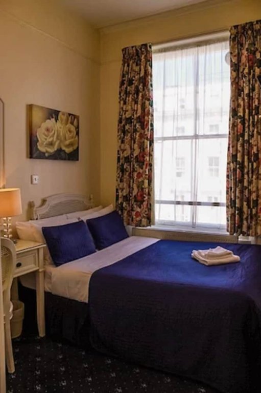 Фото Blades Hotel