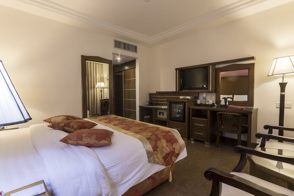 Фото Petra Moon Hotel