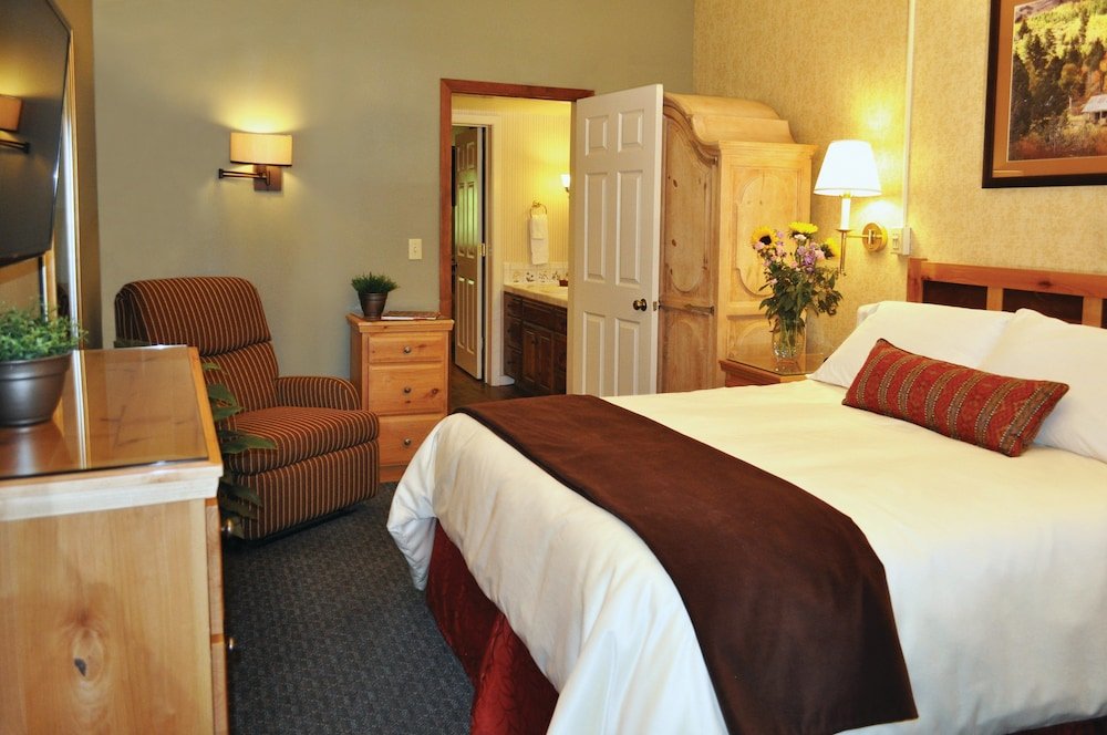 Фото GetAways at Olympic Village Inn