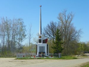 Обелиск погибшим воинам (Самарская область, Елховский район, сельское поселение Красное Поселение, посёлок Нижняя Кондурча, Школьная улица), памятник, мемориал в Самарской области