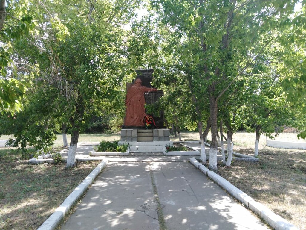 Памятник, мемориал Воинам, павшим в годы Великой Отечественной войны, Саратовская область, фото