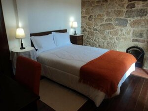 Casa d'Acha (Castelo Branco, Idanha-a-Nova, Rua de São Pedro, 9), hotel