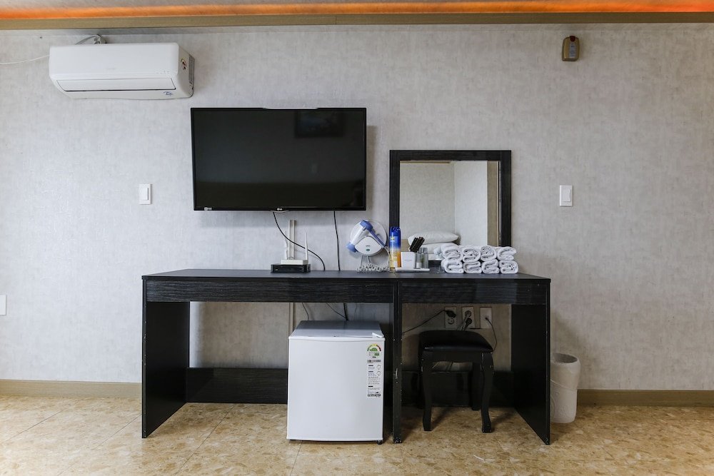 Фото Jeju Ocean Family Hotel