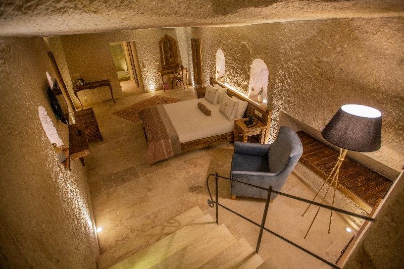 Фото Nino Cave Suites