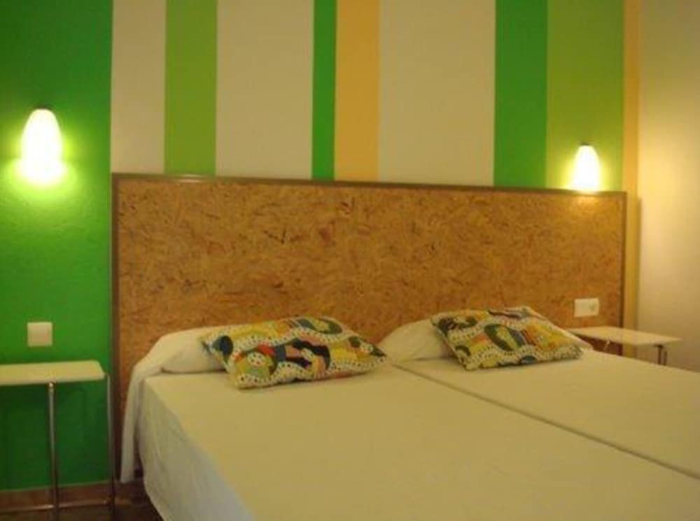 Фото Hostal Can Jurat