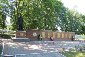 Мемориал Великой Отечественной войны (Belgorod Region, Veydelevskiy rayon, selo Zakutskoye, Tsentralnaya ulitsa), monument, memorial