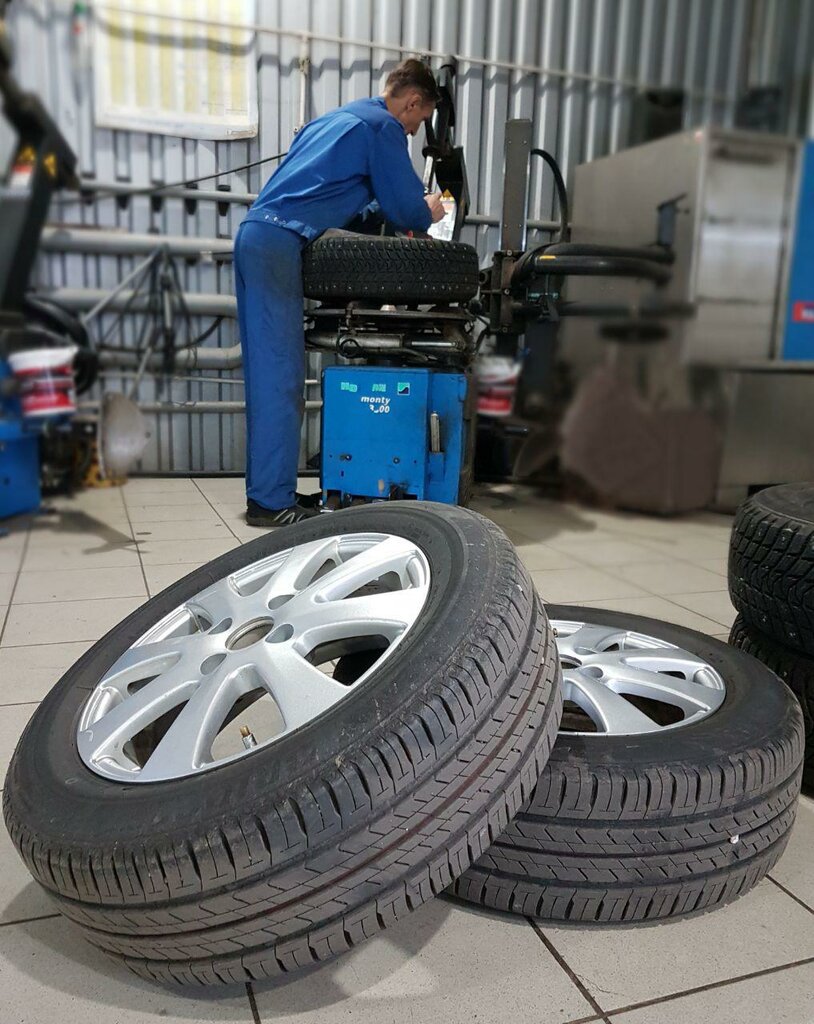 تركيب وتصليح الإطارات Tire fitting and repair ، موسكو، صورة