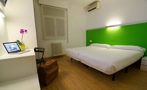 Hotel Centro Vitoria AutoChekIn (Comunidad Autónoma del País Vasco, Álava Province, Cuadrilla de Vitoria, Calle General Álava, 11), hotel