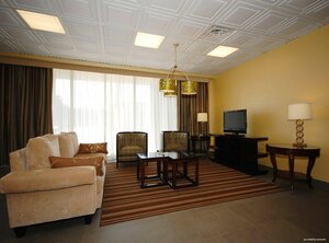 Quality Inn & Suites Charleston - Civic Center (United States Route 60), hotel
