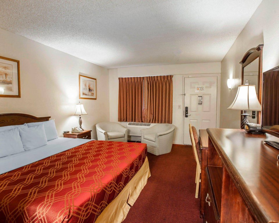 Фото Econo Lodge Near Bellevue Square