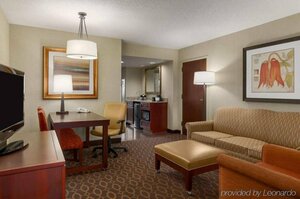 Гостиница Embassy Suites Hotel Charlotte