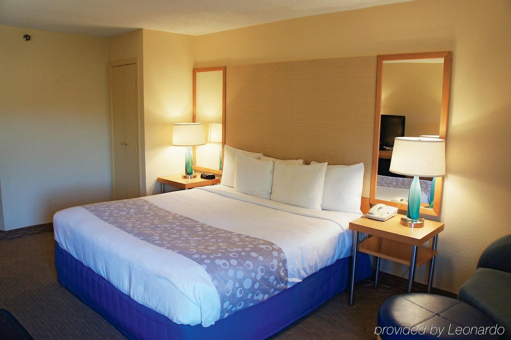 Фото La Quinta Inn & Suites by Wyndham Myrtle Beach - N Kings Hwy