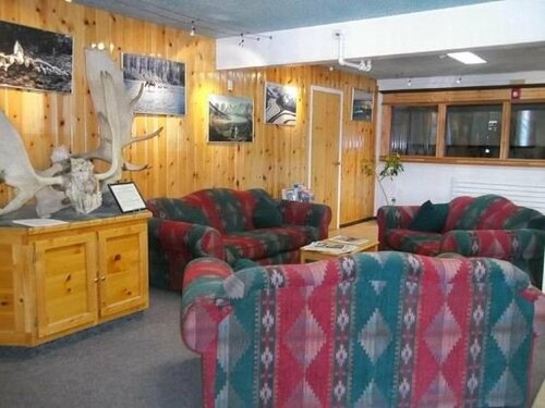 Гостиница Canadas Best Value Inn River View Hotel в Уайтхорс