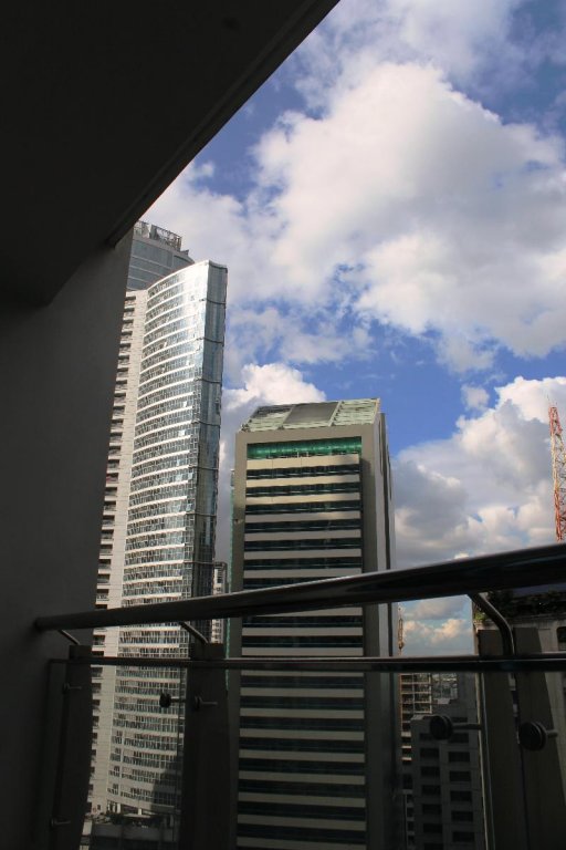 Фото CSuites at Two Central Residences