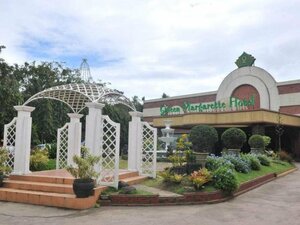 Queen Margarette Hotel (Calabarzon, Batangas, Lemery - Taal Diversion Road), hotel