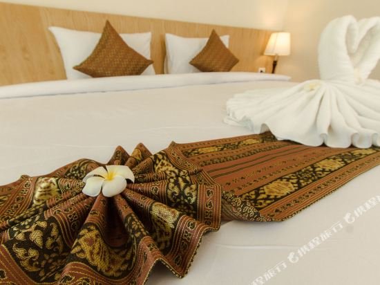 Фото Airport Beach Hotel Phuket