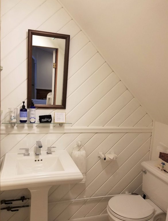 Фото Abbey's Lantern Hill Inn