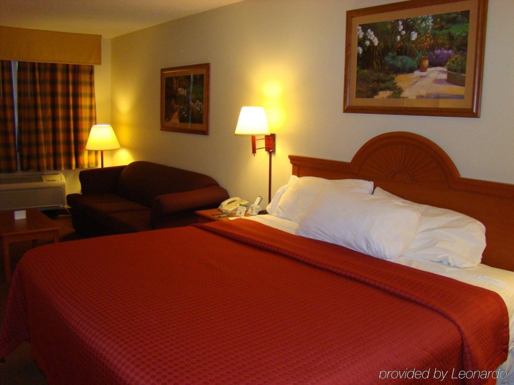Фото Quality Inn & Suites Garland - East Dallas