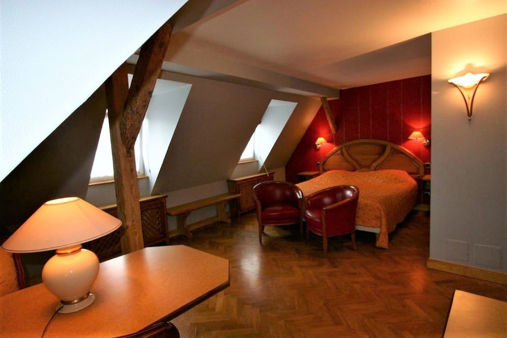 Фото Logis Hôtel Au Cerf d'Or