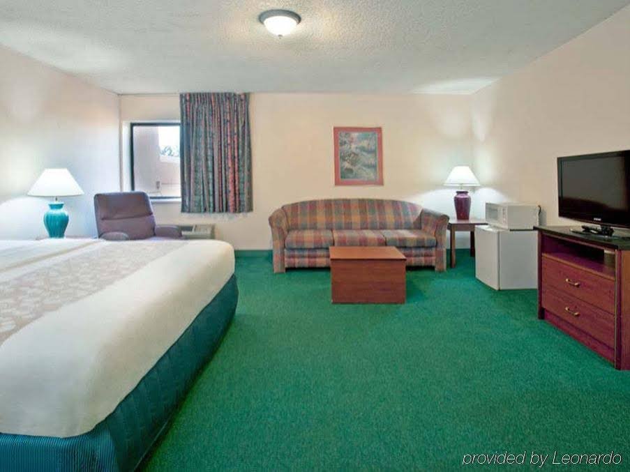 Фото La Quinta Inn by Wyndham Indianapolis East-Post Drive