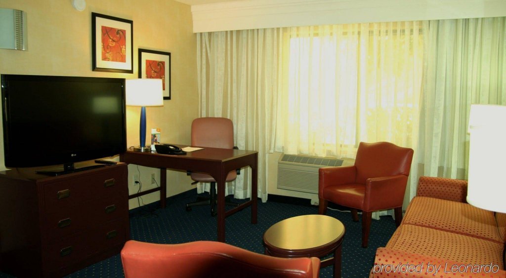 Фото Courtyard by Marriott Vacaville