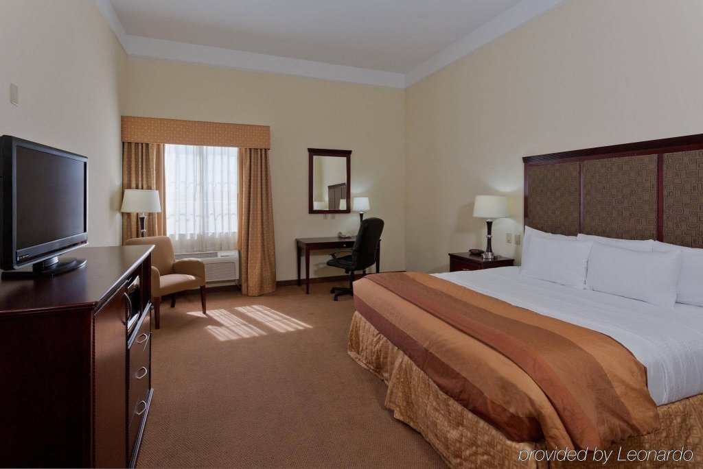 Фото La Quinta Inn & Suites by Wyndham Dallas South-DeSoto