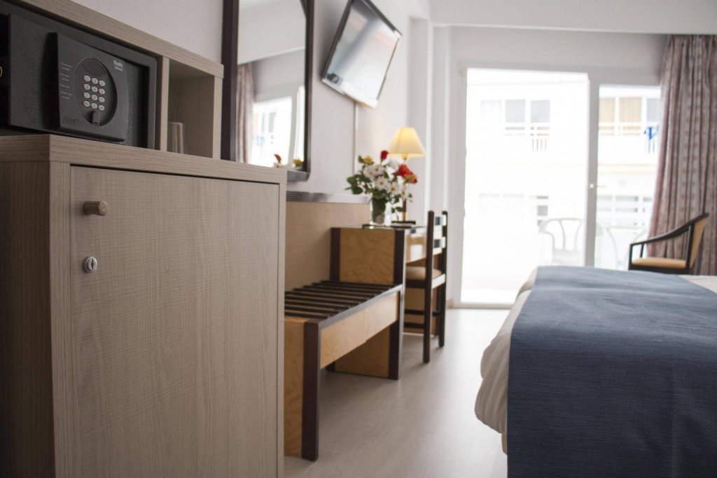 Фото Hotel Voramar Mallorca