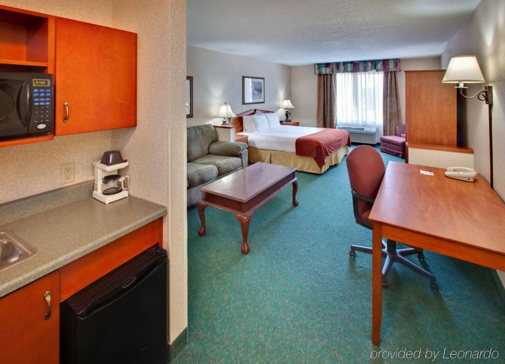 Фото Holiday Inn Express & Suites Vermillion