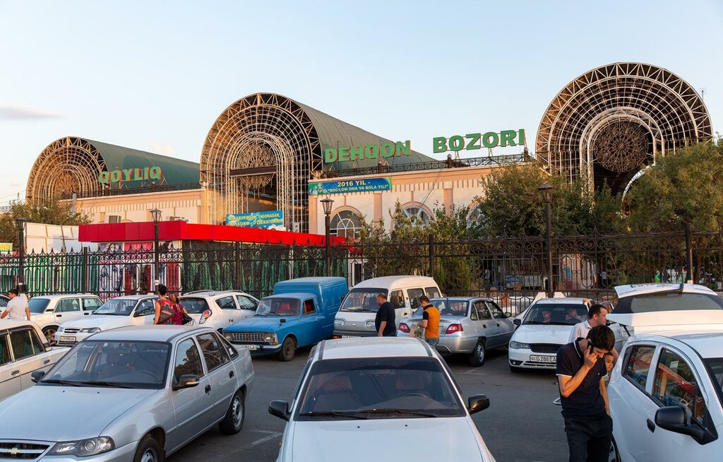 سوق مواد البناء Construction market Kuylyuk ، طشقند، صورة