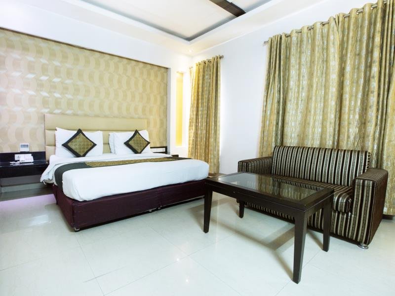 Фото Hotel Lord Krishna Palace