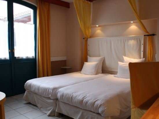 Фото Logis Hôtel Les Pages