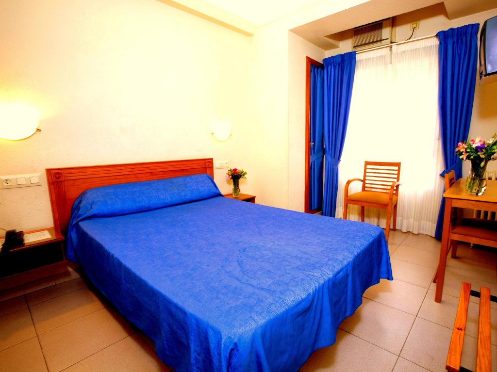 Фото Hostal La Lonja