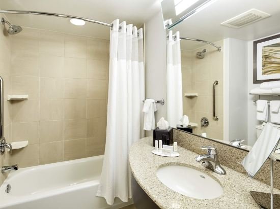 Фото Courtyard by Marriott Hamilton