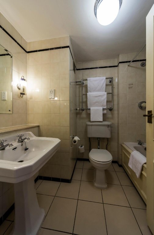 Фото The Old Ship Hotel