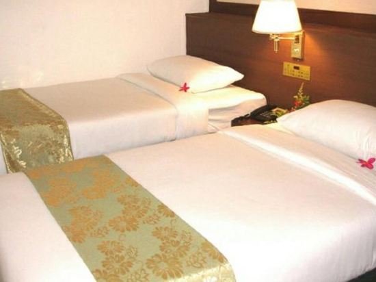 Фото Chainat Thani Hotel