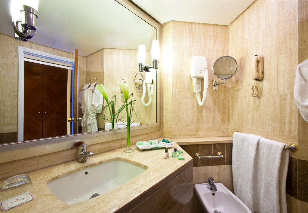 Фото Warwick Paris Champs-Elysees