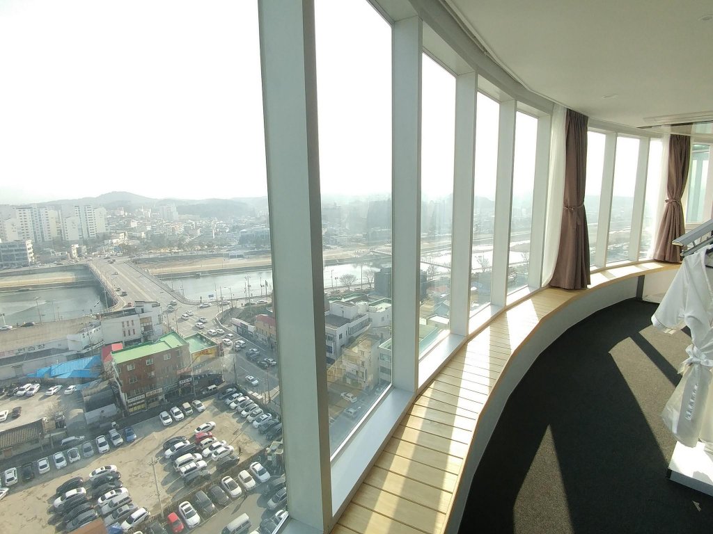 Фото Gangneung Tourist Hotel