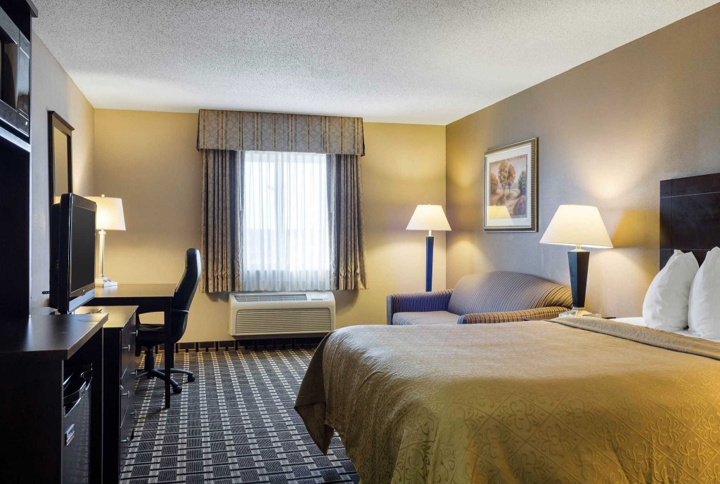 Фото Quality Inn & Suites Watertown