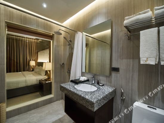 Фото J7 Plaza Hotel