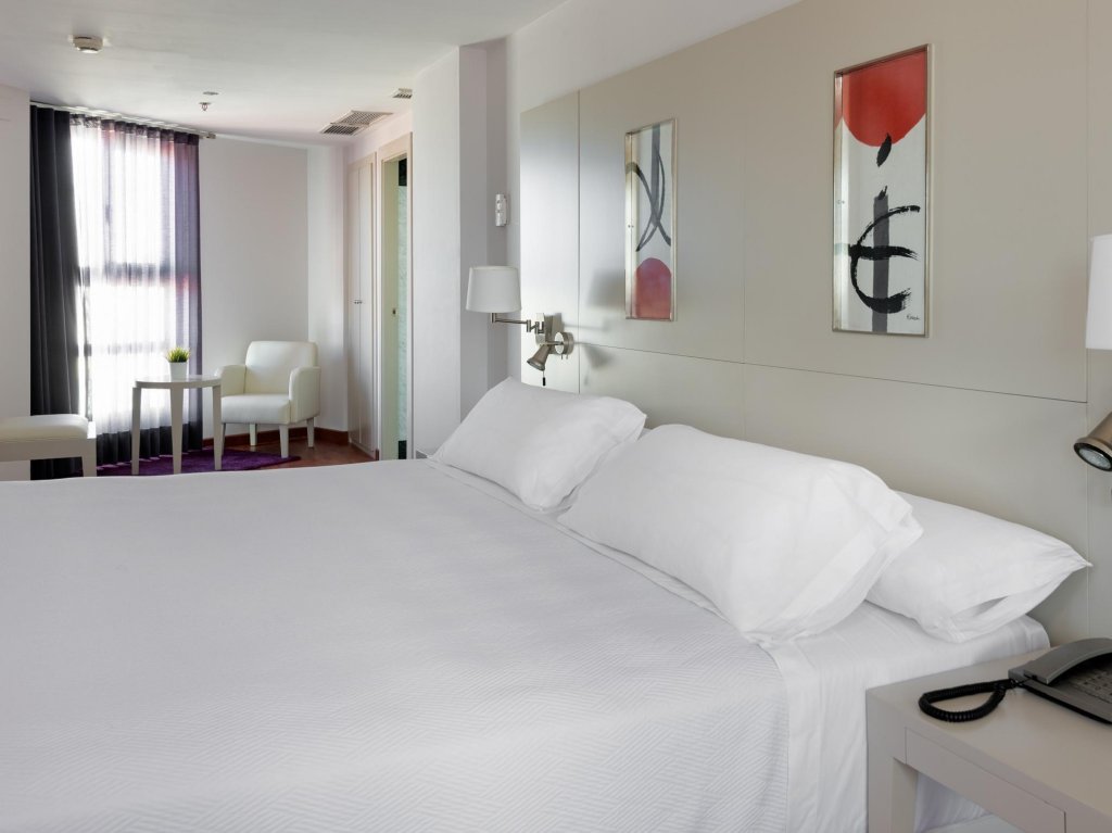 Фото Nh Valencia Las Artes